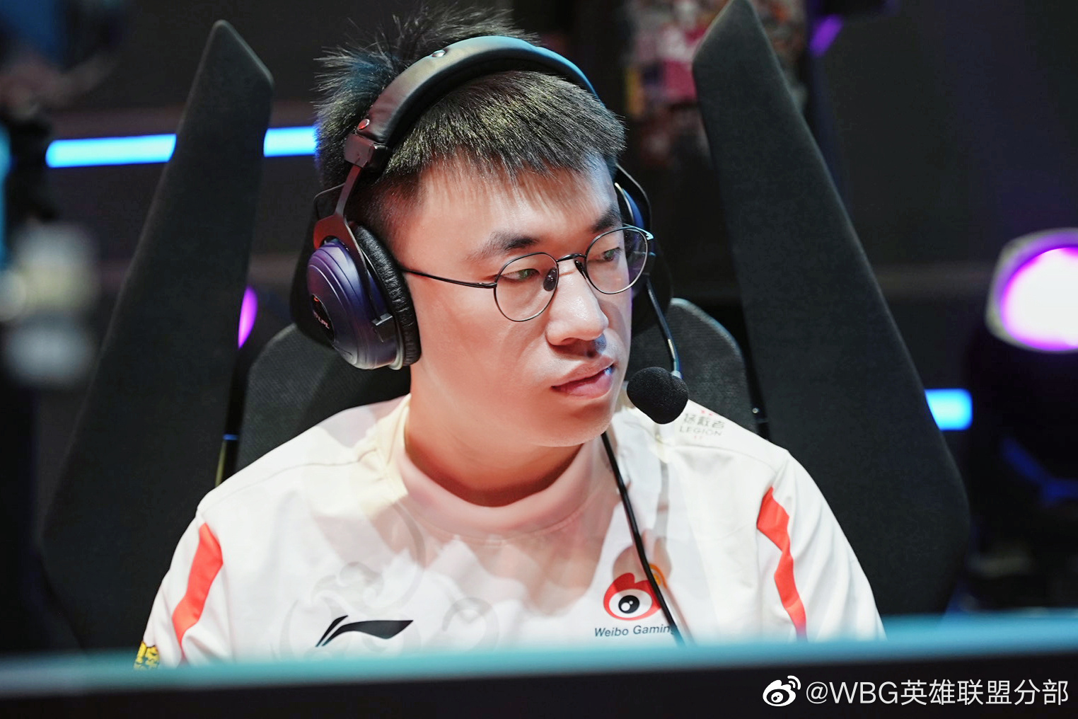 0-2不敌WBG拿到常规赛第八小虎沙皇“回旋推”怒推三人，EDG
