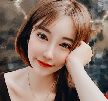 超人气美女Kiko首度挑战扑克解说，网友点评：我一直看脸
