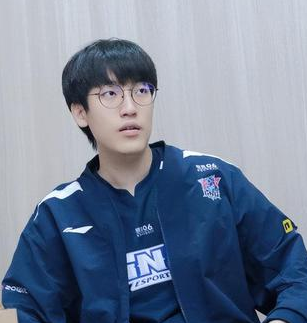 小虞姬爆料：前LNG助教操纵比赛！LNG官博深夜辟谣