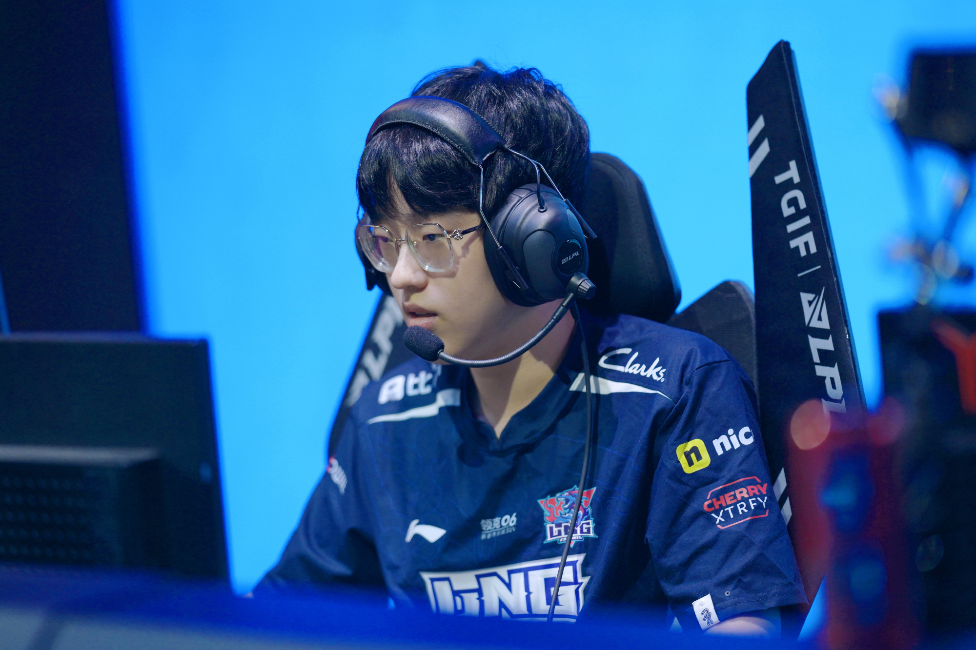 Scout杰斯暮刃夜行者团战砍下三杀，LNG2-0击败AL锁定季后赛