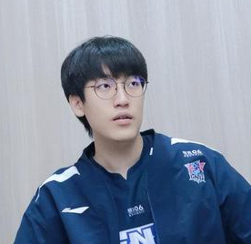 LNG败给IG后，官博炸了！野辅惨遭狂喷