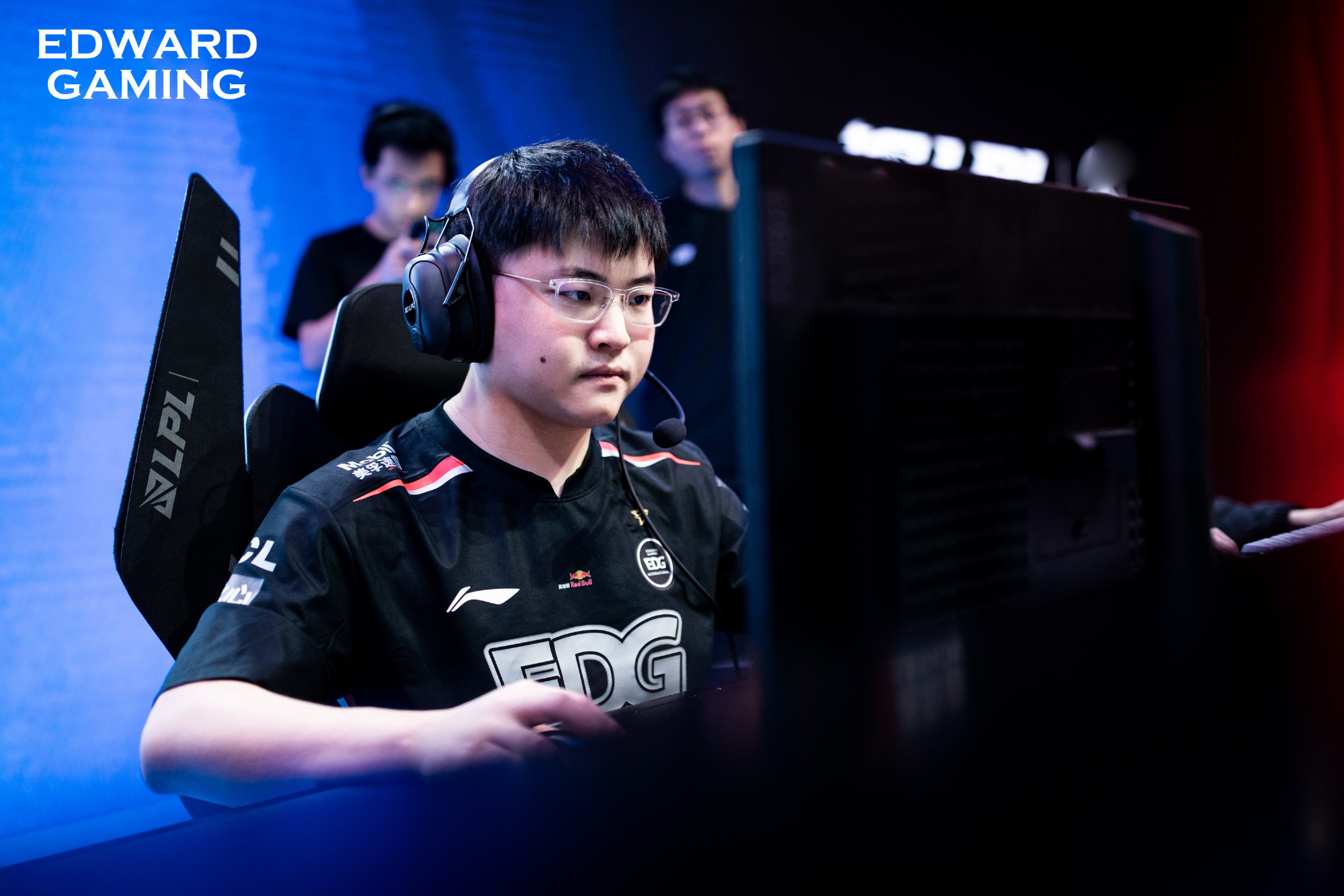 Uzi卢锡安圣枪洗礼团战直取泽丽，EDG2-0战胜AL