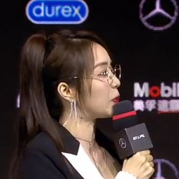 Uzi首秀上演“一秒四破”，余霜4年后再次同台