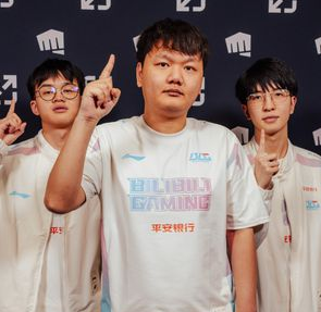 BLG第7次败给JDG后，官博炸了！ELK赛后自责