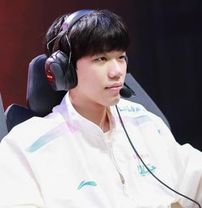 ON哭了！狂擦眼泪！第4局还没开始，已心态崩溃