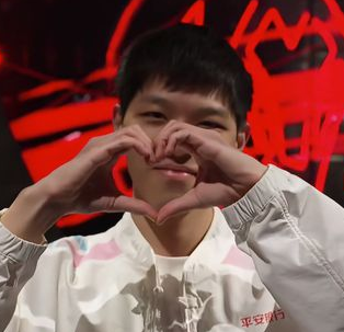 恭喜BLG！创造3大记录！全华班淘汰2支LCK