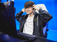 Faker佐伊飞星poke极致拉扯，T1完美运营双杀100T解锁3连胜！