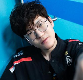 jiejie被骂上热搜第1！因和Ale调侃theshy黑称