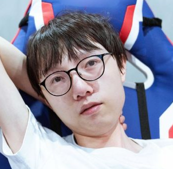 MLXG直言：Uzi在EDG战术地位太低了！明年应该没心气了