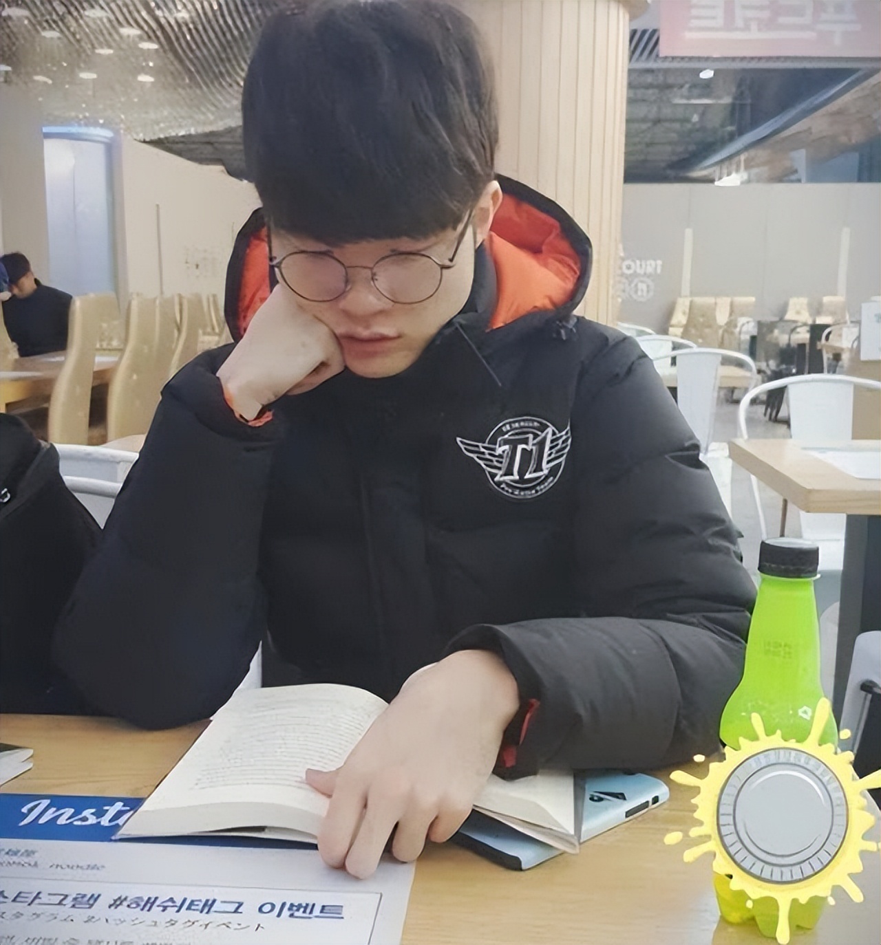Theshy断网式直播整活观众虎娘日报：拳头发布裁员公告
