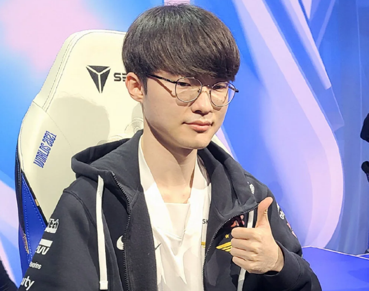 虎娘日报：14.10佛耶戈迎来线上加强GEN零封比赛直面TES