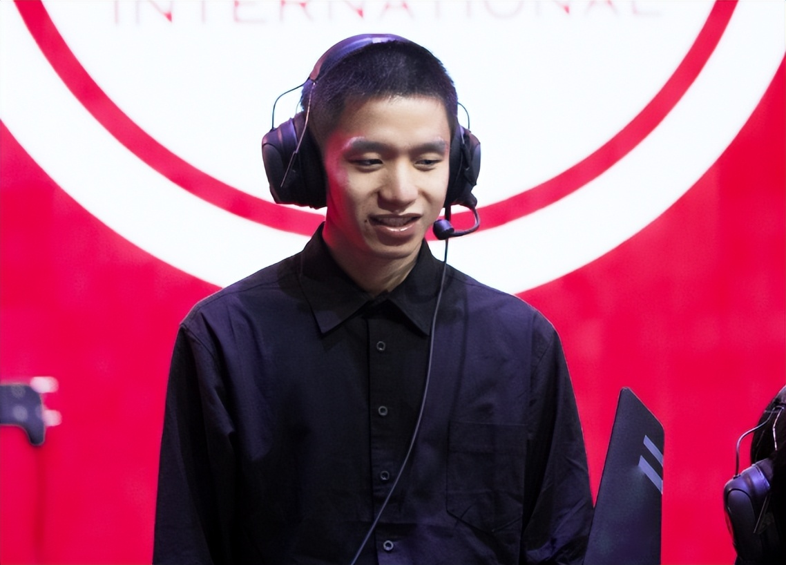 江西农大袁林斩获LCL云顶之弈冠军