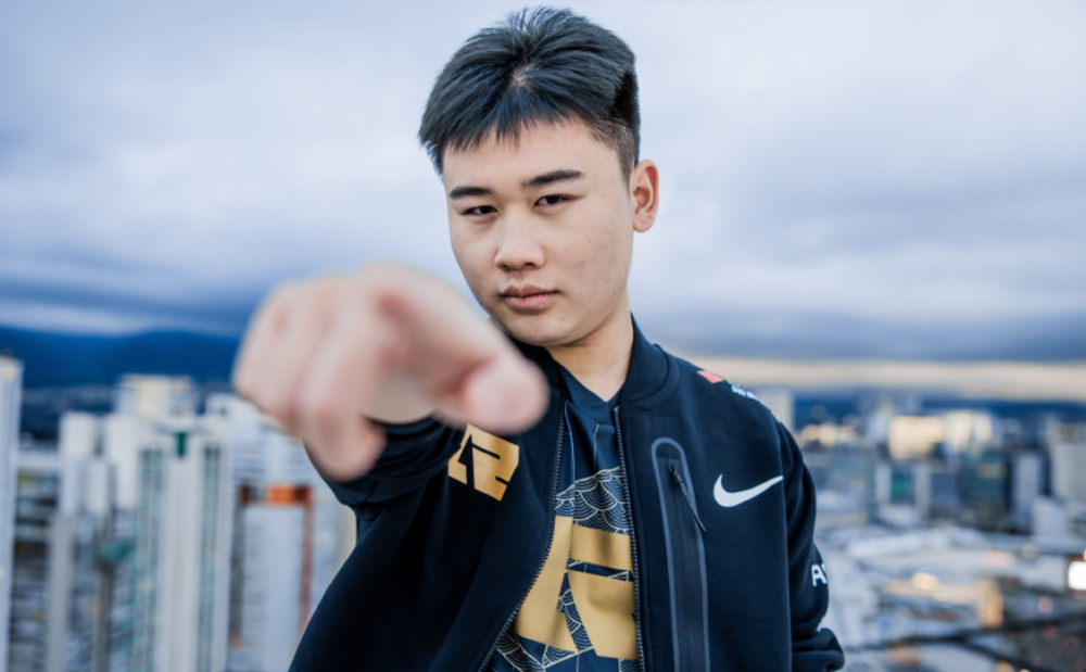 虎娘日报：幻灵战队新皮肤模型公布BLG首战遗憾不敌T1