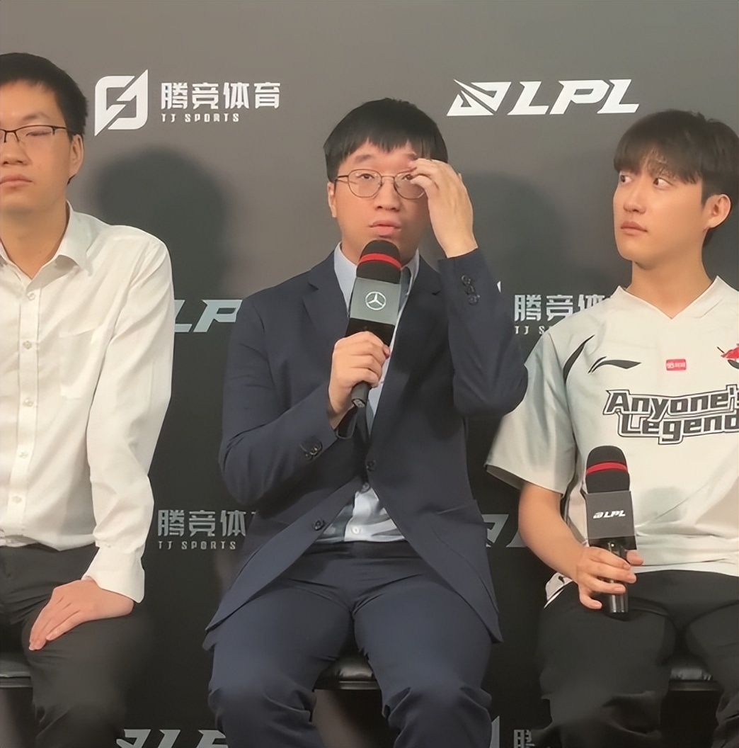 虎娘日报：部分精美皮肤设计图公布FPX完成史诗级让一追二