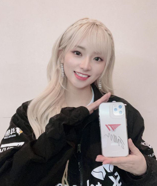 虎娘日报：全新灵魂莲华小小瑟提原画公布LCK季前赛众人同框采访