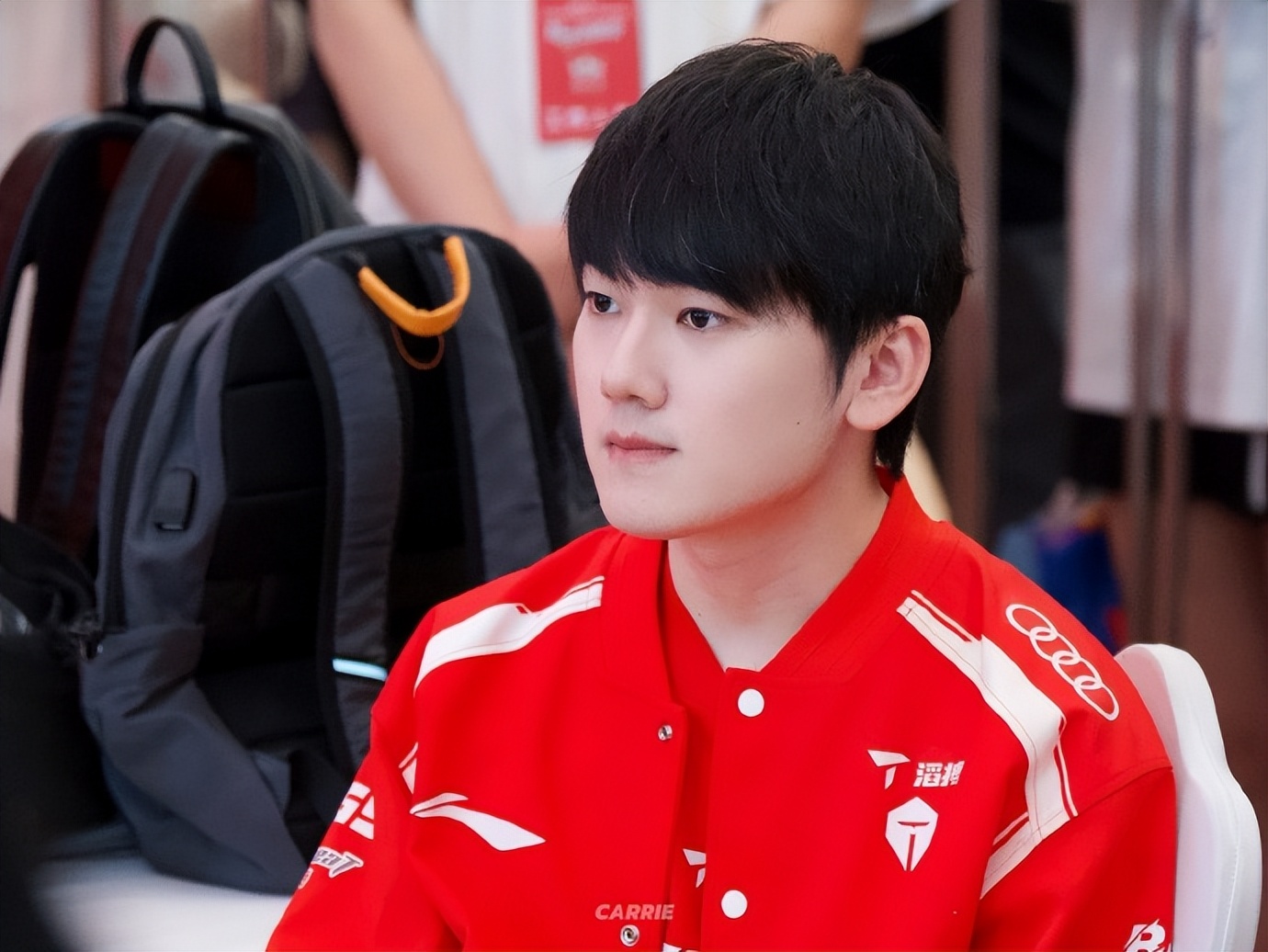 虎娘日报：灵魂莲华系列新皮肤原画公布TES让一追二击败WE