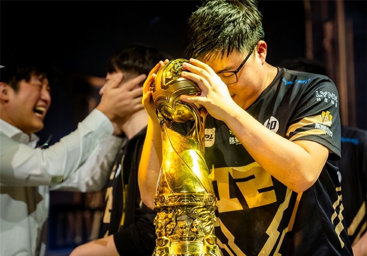 Uzi荣膺英雄联盟名人堂第二位成员