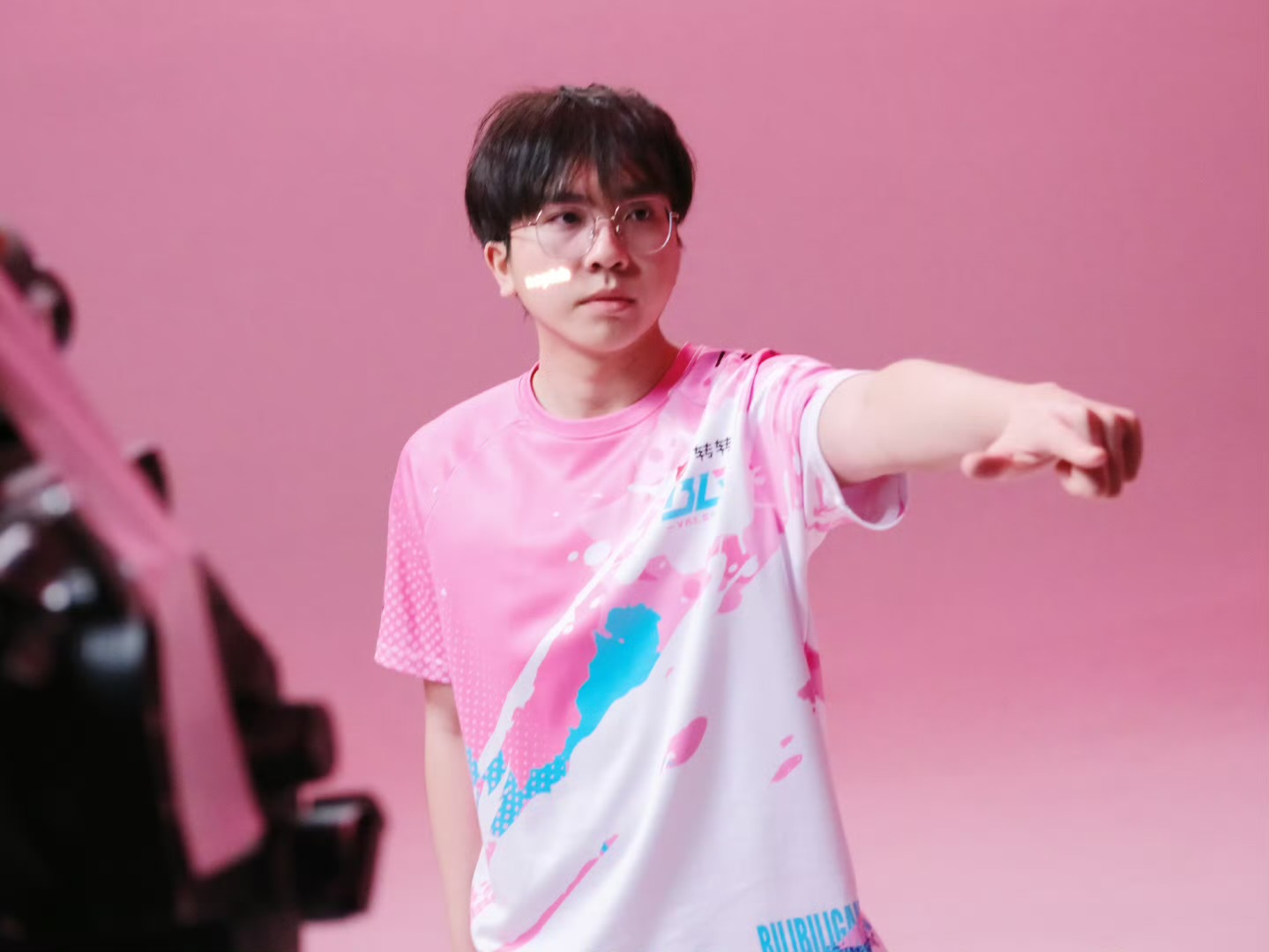 nephh顶级定位一打二，BLG势不可挡2:0横扫TEC晋级季后赛