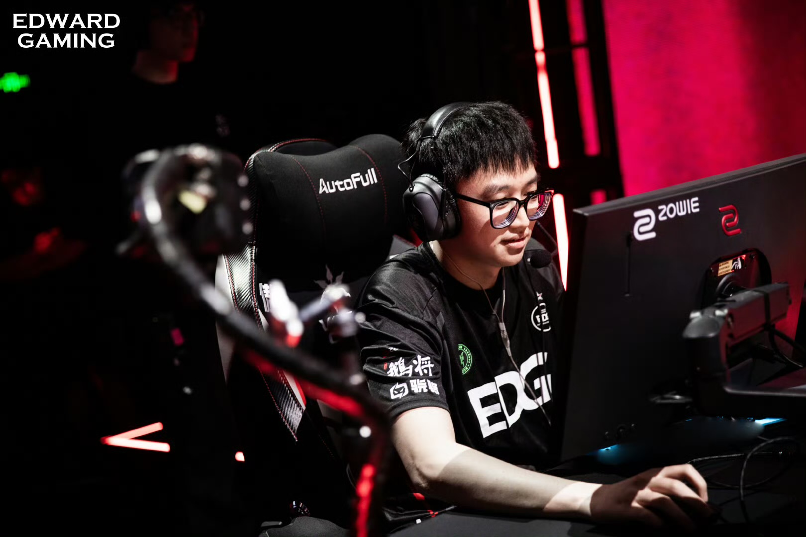 Jieni7临危受命重回首发，EDG状态回暖2:0横扫TYL