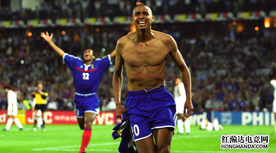 2000年欧洲杯决赛：法国加时赛绝杀，意大利梦碎